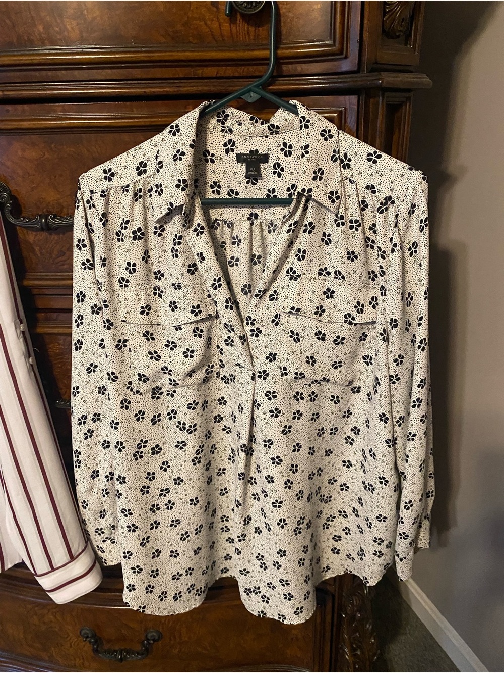 Ann Taylor floral clover camp popover blouse